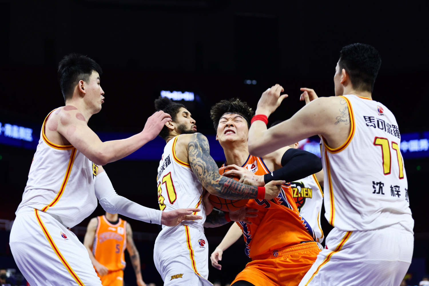 国际比赛日多伦多猛龙备战CBA常规赛；单刀错失细节曝光；压力陡增；高层口径保持一致的简单介绍